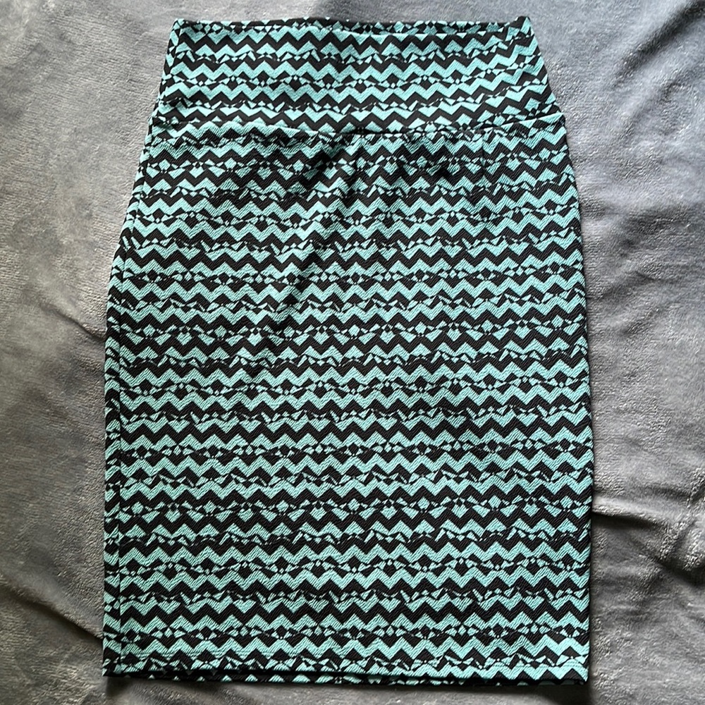 LuLaRoe Cassie Pencil Skirt - Size Medium